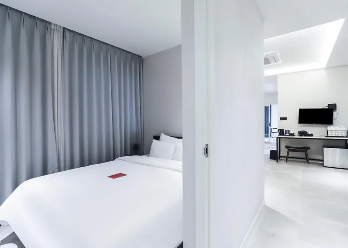 Hongdan Hotel 3*