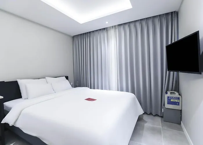 Hongdan Hotel 3*