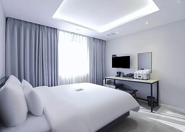 Hongdan Hotel 3*